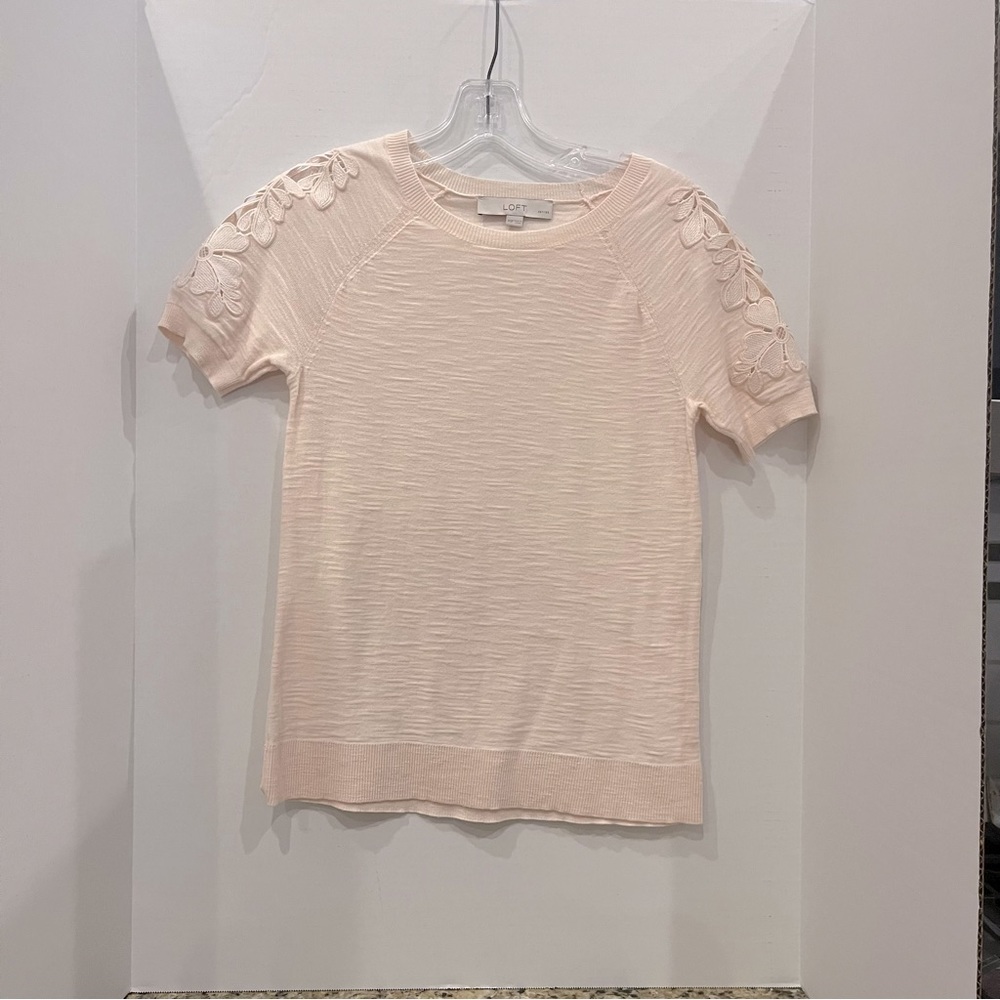 Loft ladies short sleeve pink top with embroidered floral sleeves in XSP.